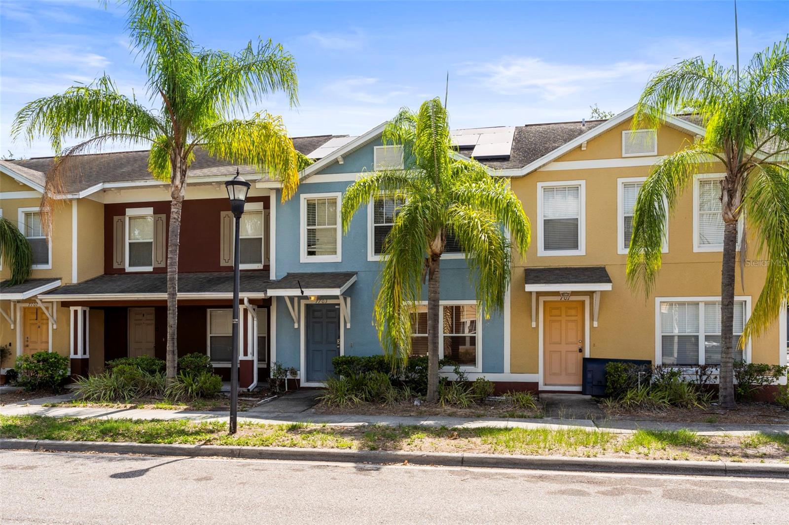 Listing photo id 0 for 7703 Branch Avenue