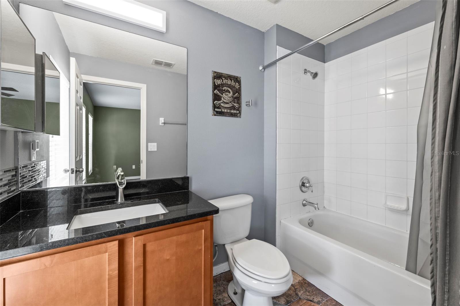 Listing photo id 19 for 7703 Branch Avenue