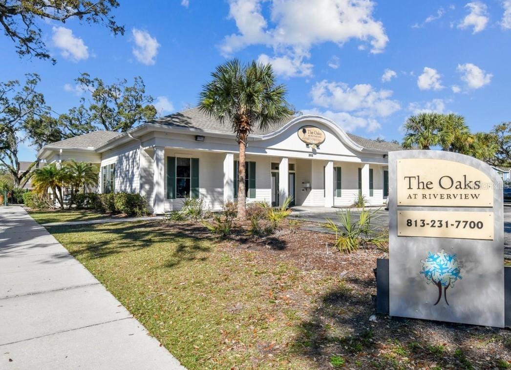 Listing photo id 22 for 7703 Branch Avenue