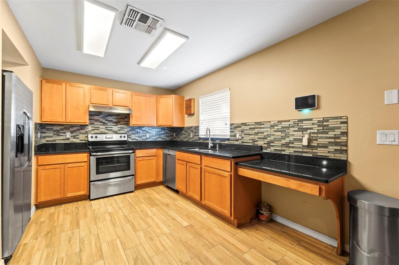 Listing photo id 7 for 7703 Branch Avenue
