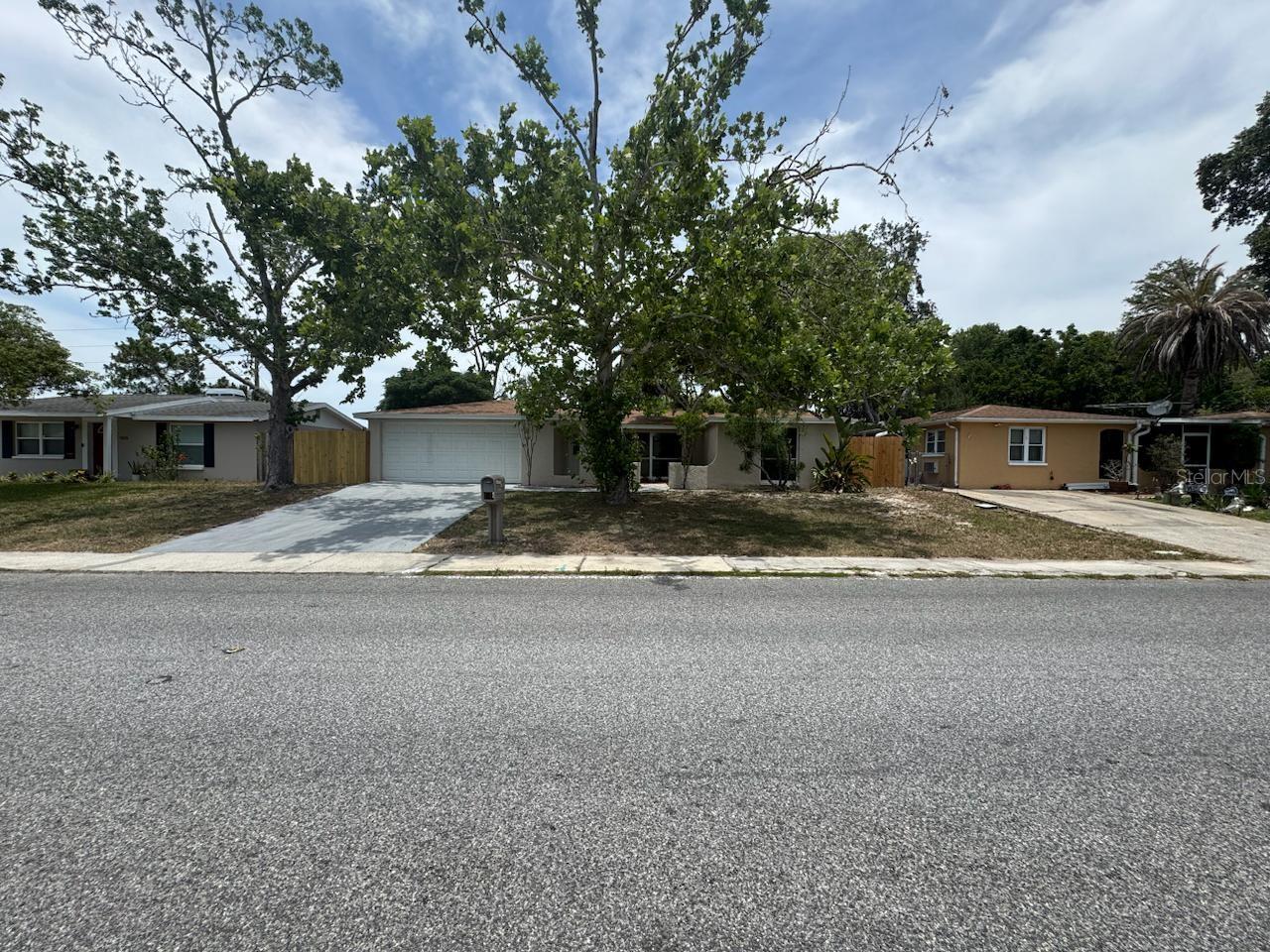 Image 2 of 43 For 7831 Fox Hollow Drive