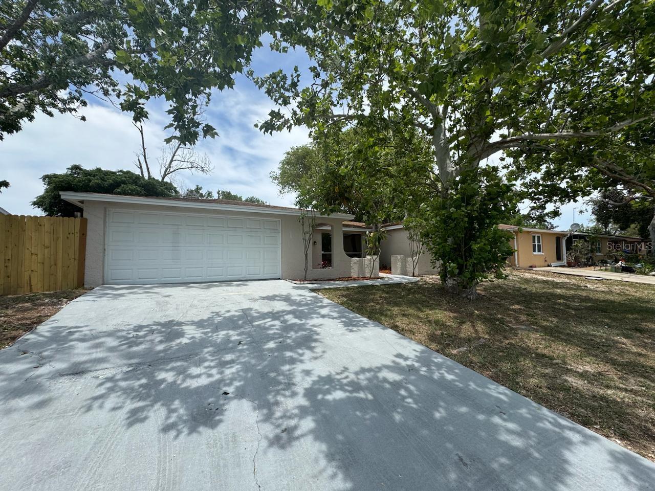 Image 3 of 43 For 7831 Fox Hollow Drive