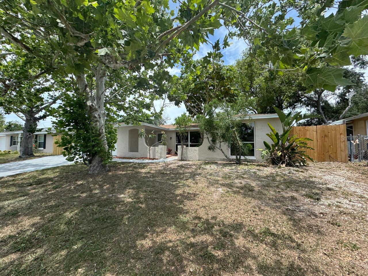 Image 4 of 43 For 7831 Fox Hollow Drive