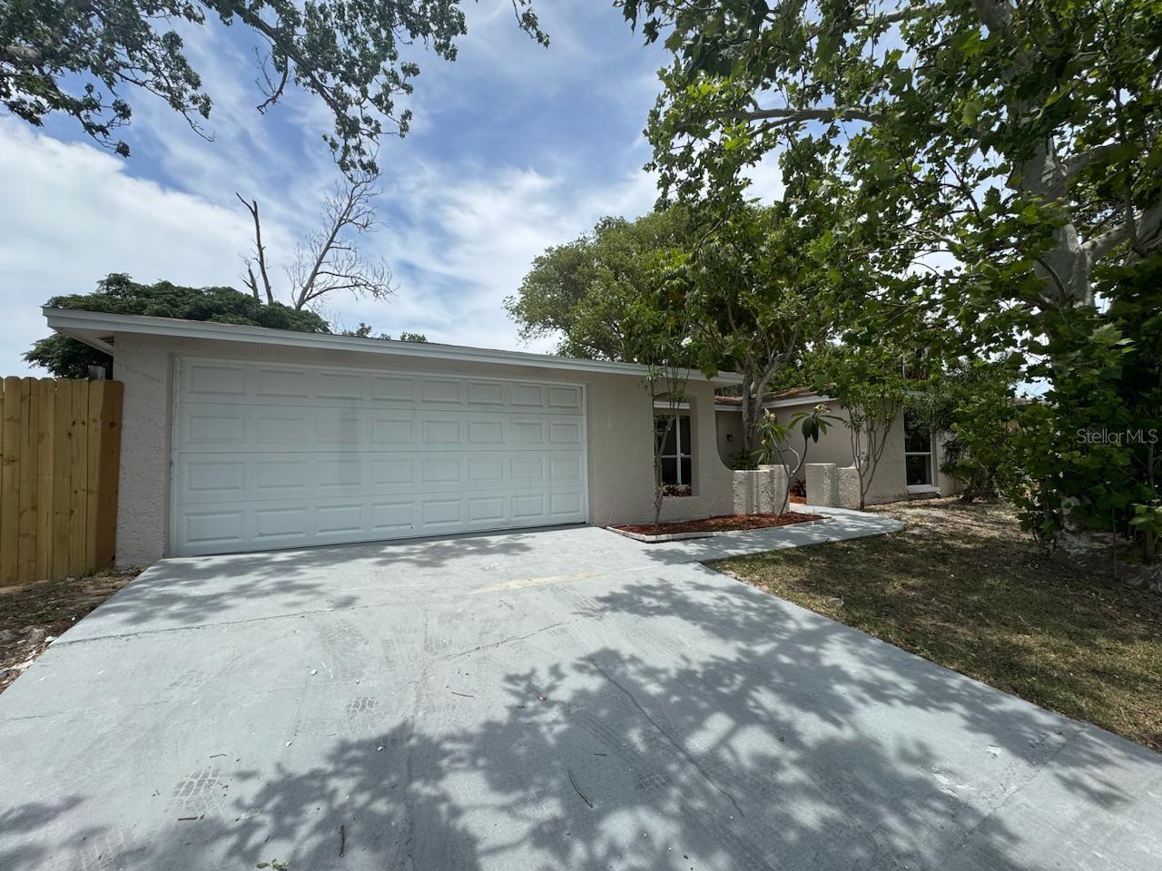 Image 6 of 43 For 7831 Fox Hollow Drive