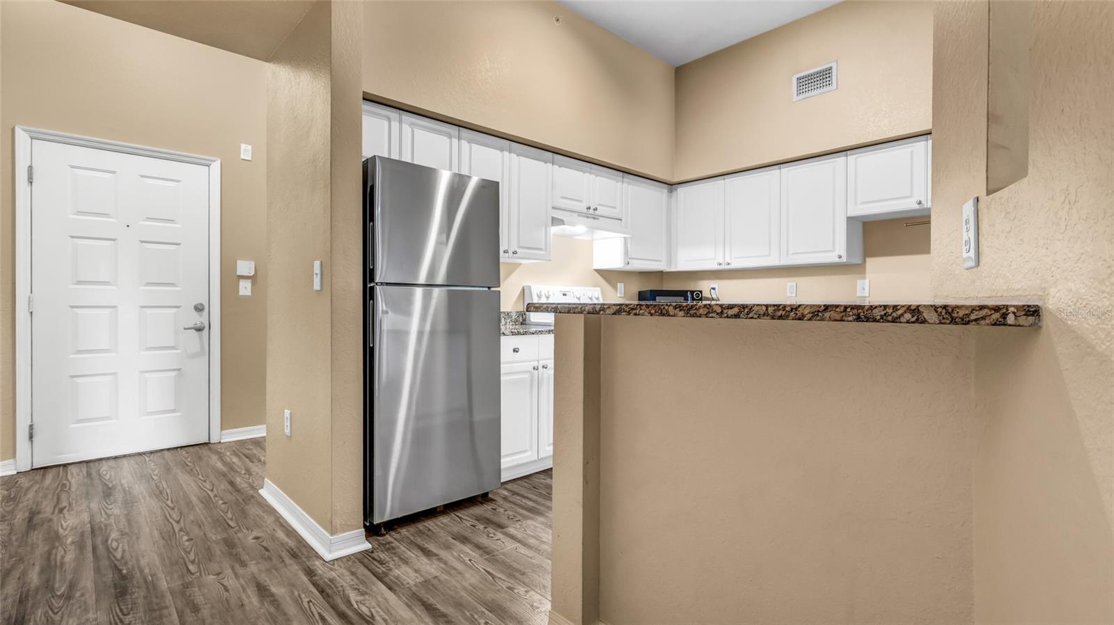 Image 17 of 45 For 410 Armenia Avenue 916