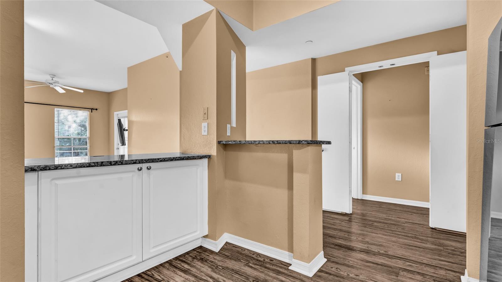Image 22 of 45 For 410 Armenia Avenue 916