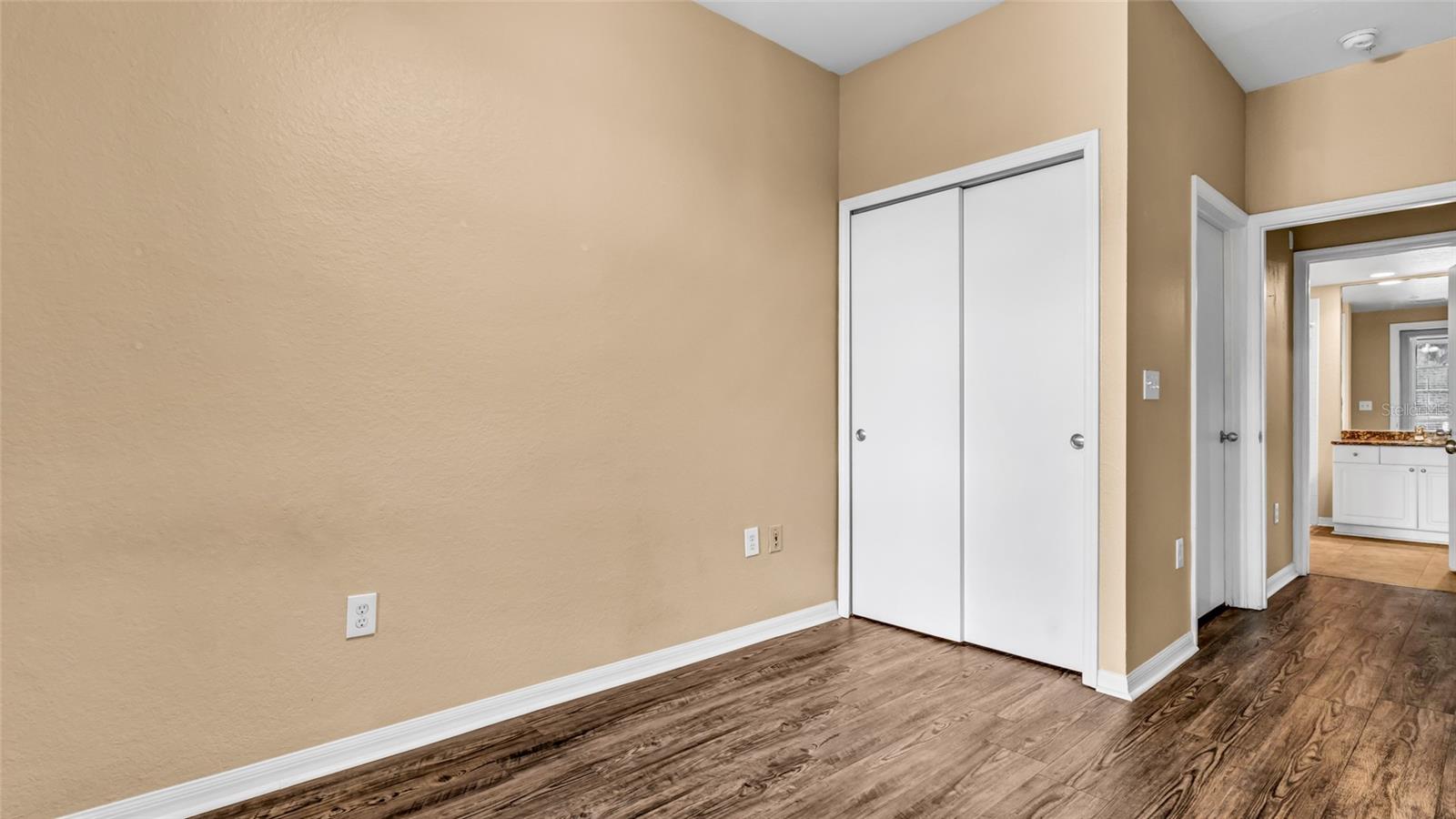 Image 34 of 45 For 410 Armenia Avenue 916