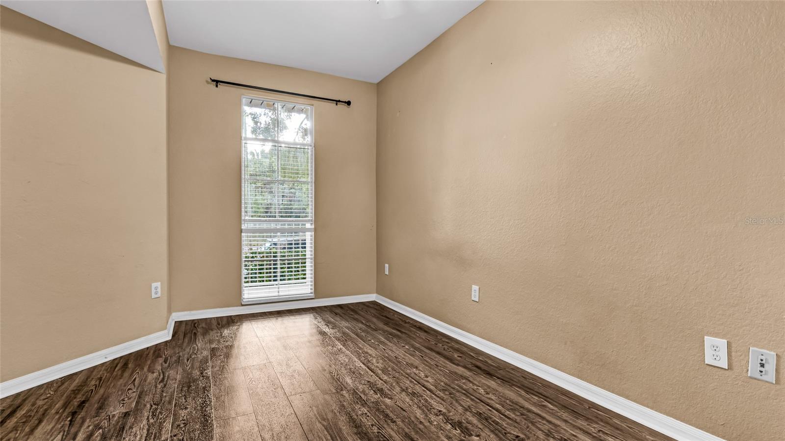 Image 36 of 45 For 410 Armenia Avenue 916