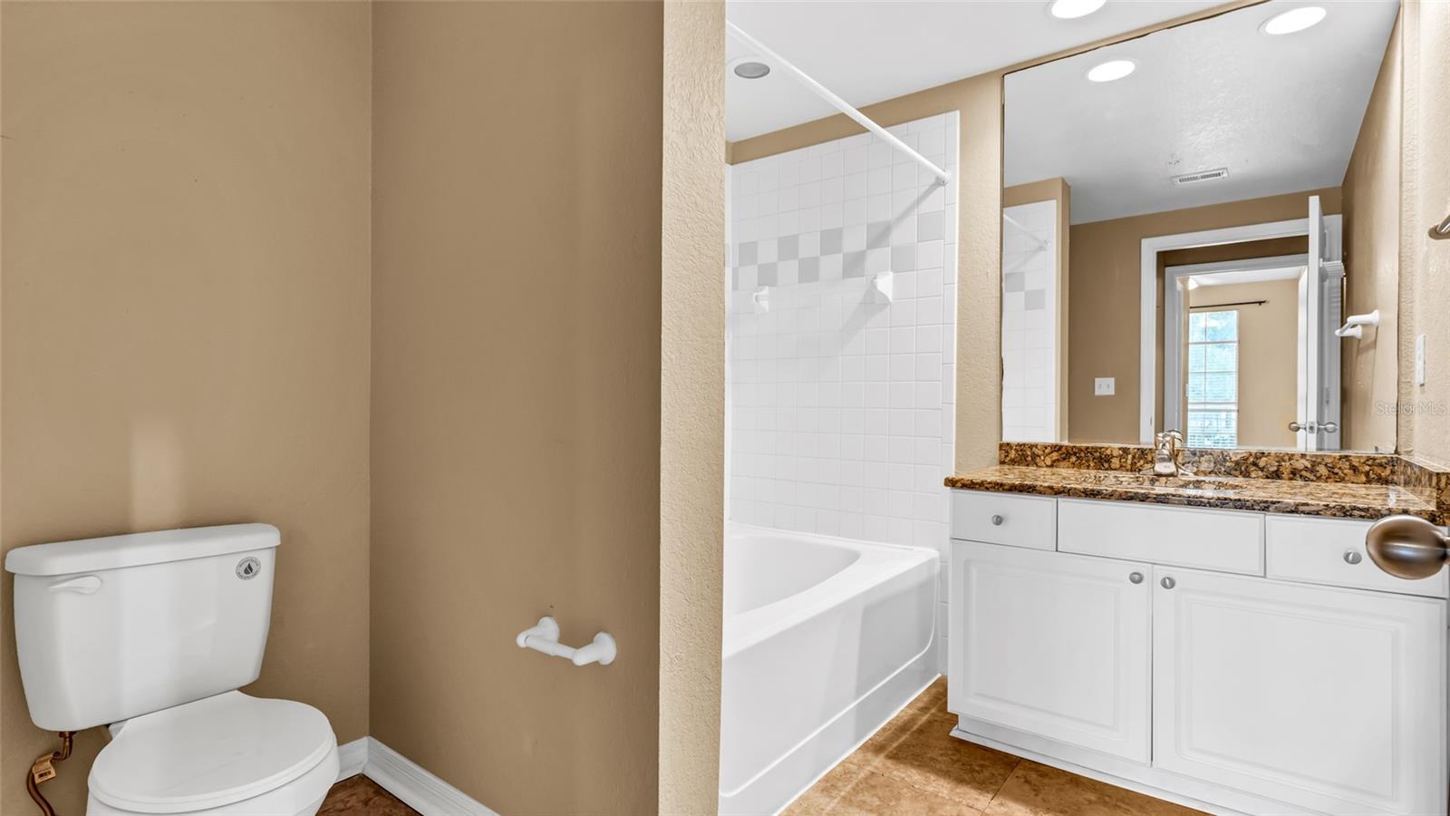 Image 37 of 45 For 410 Armenia Avenue 916