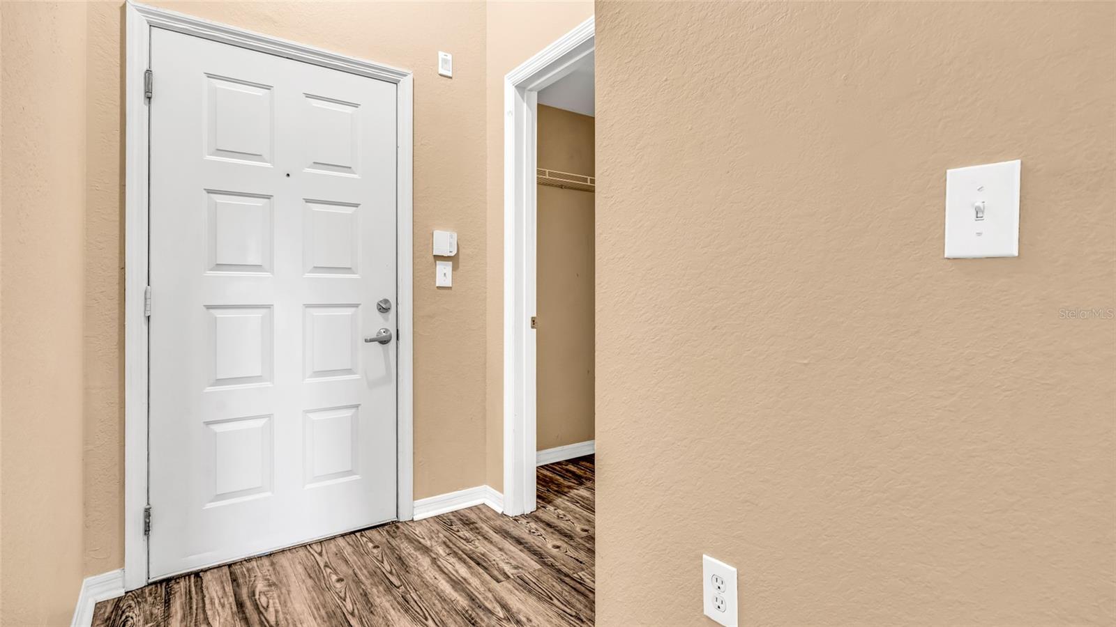 Image 5 of 45 For 410 Armenia Avenue 916