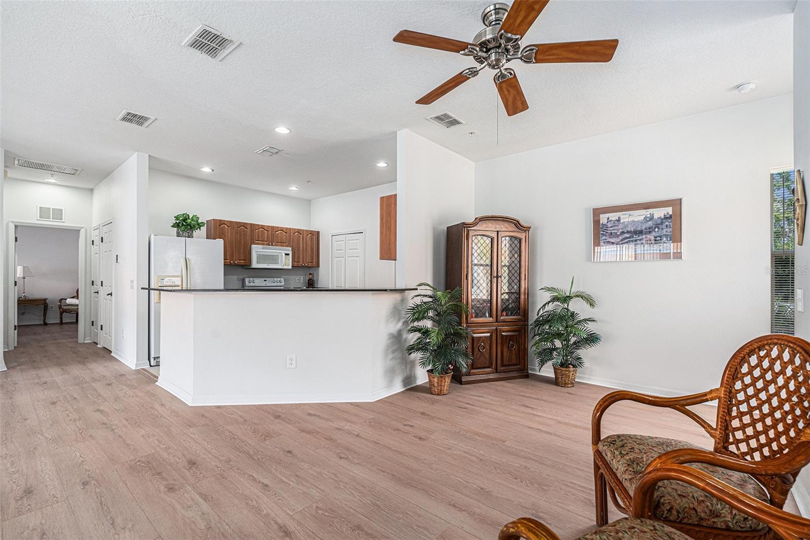 Image 10 of 33 For 21007 Sunpoint Way 203