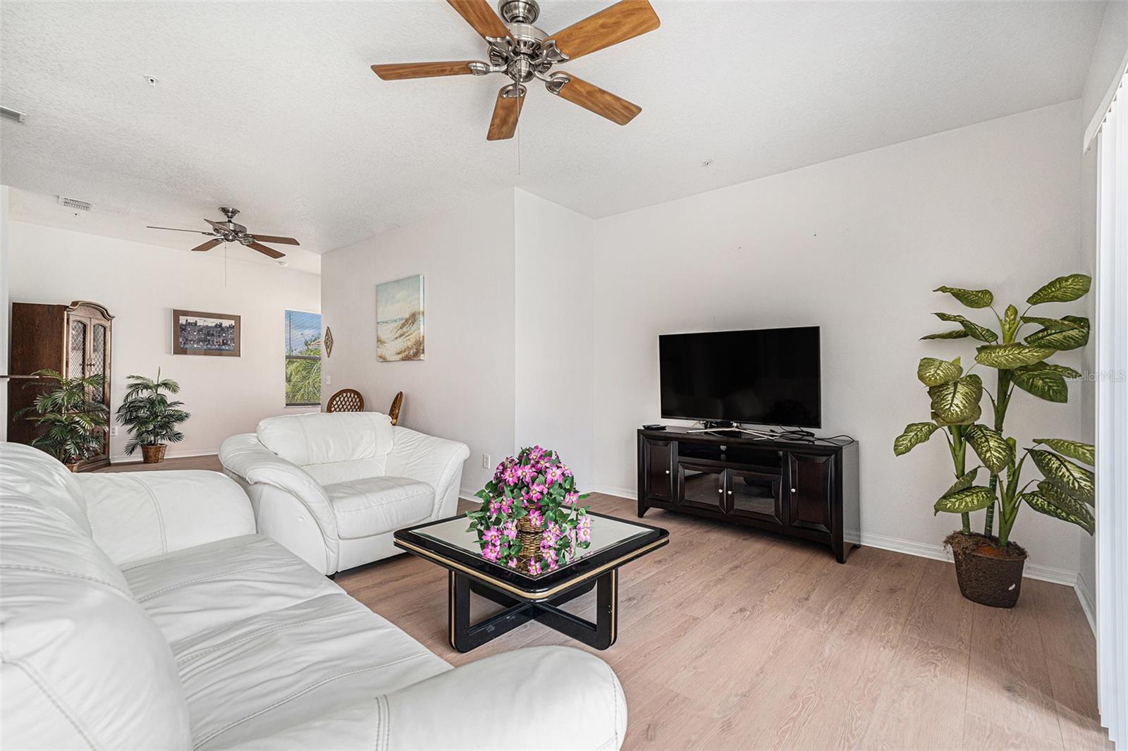 Image 11 of 33 For 21007 Sunpoint Way 203