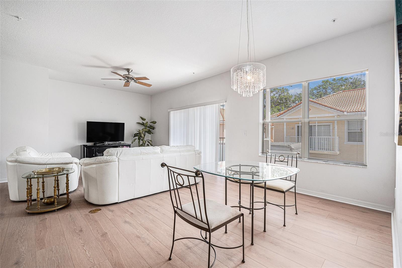 Image 15 of 33 For 21007 Sunpoint Way 203