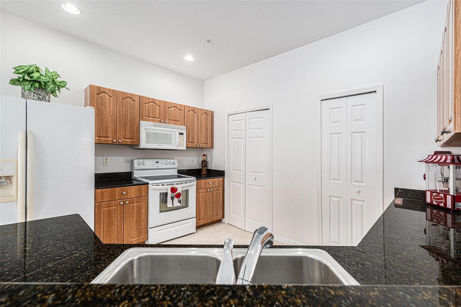 Image 18 of 33 For 21007 Sunpoint Way 203