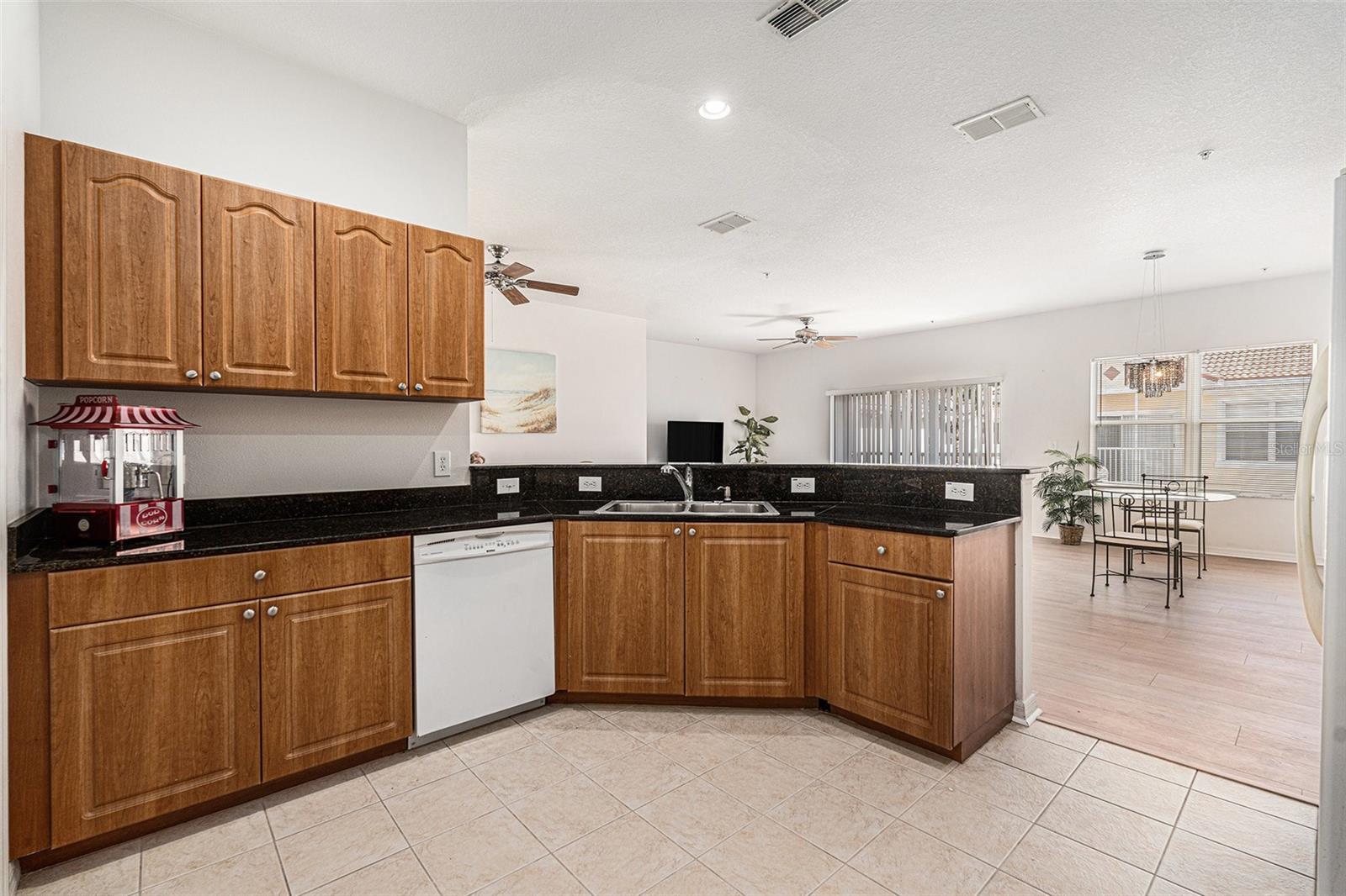 Image 19 of 33 For 21007 Sunpoint Way 203