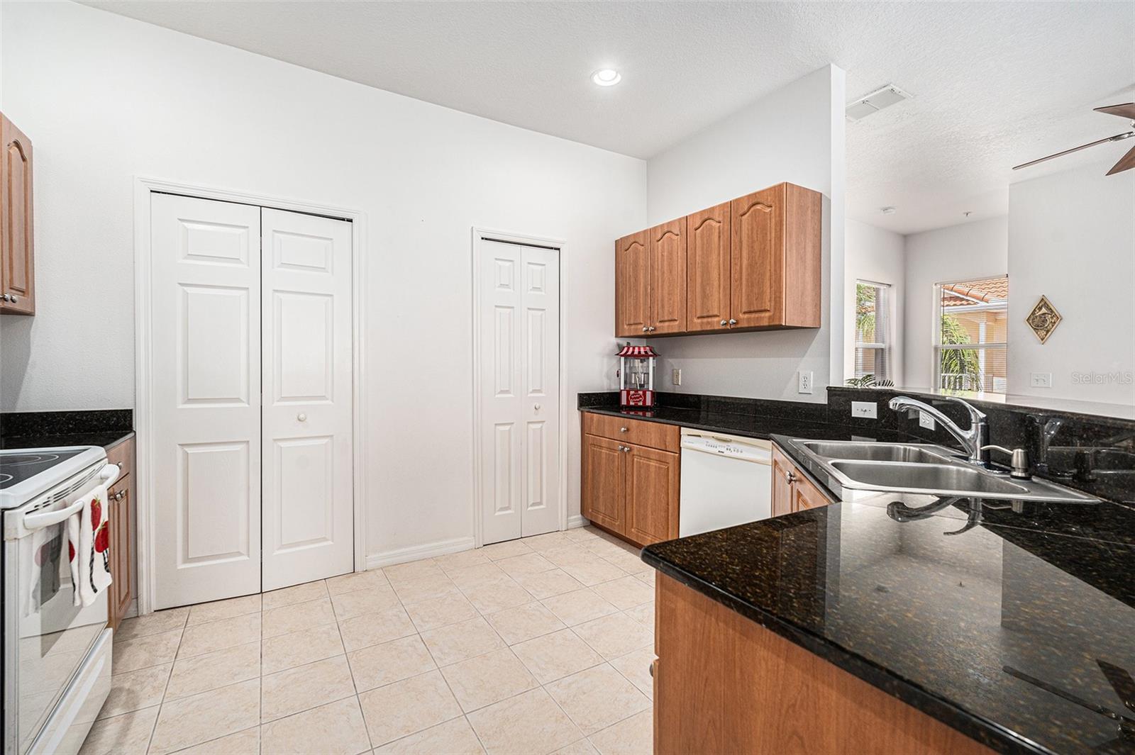 Image 20 of 33 For 21007 Sunpoint Way 203