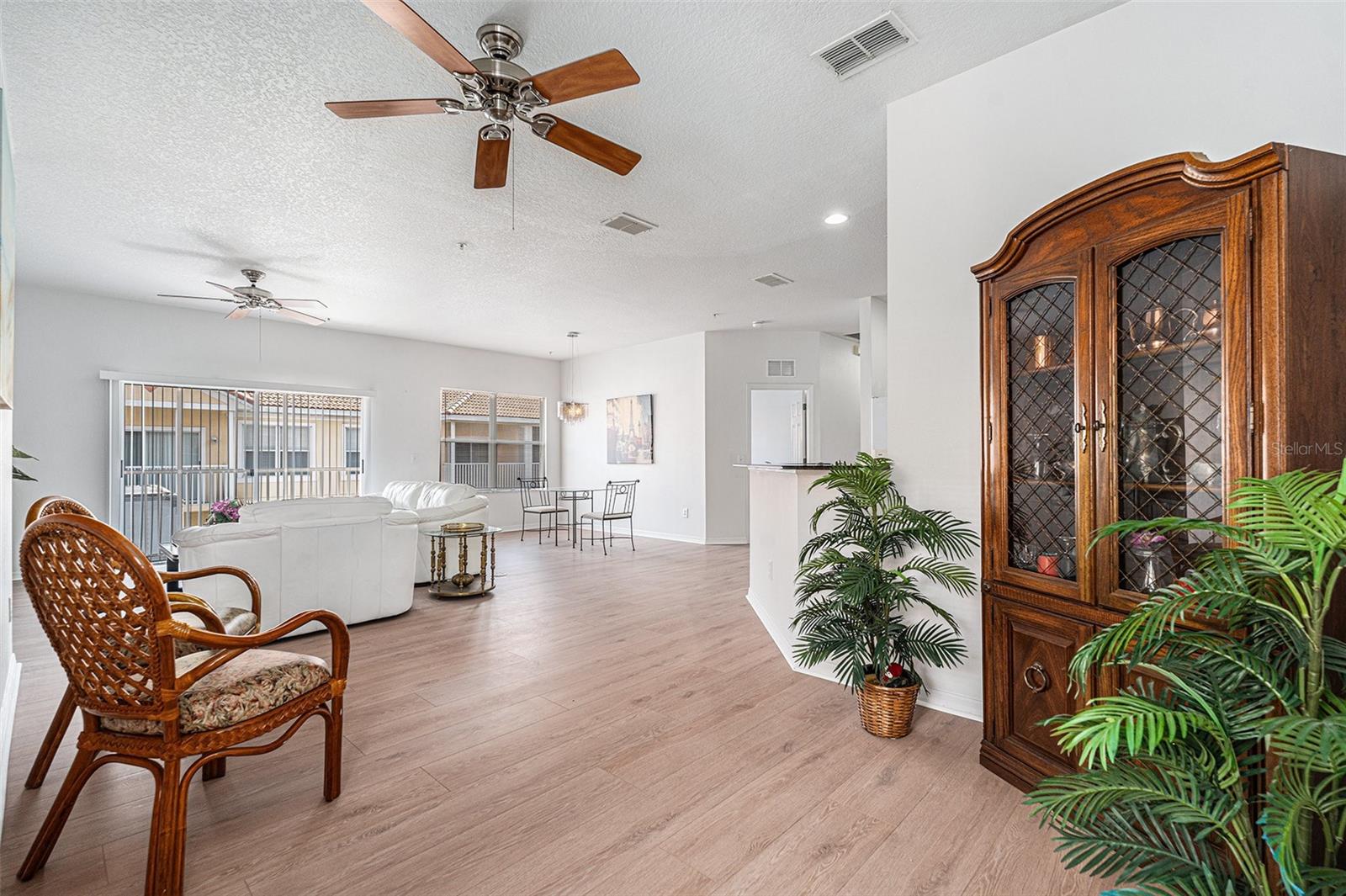 Image 8 of 33 For 21007 Sunpoint Way 203