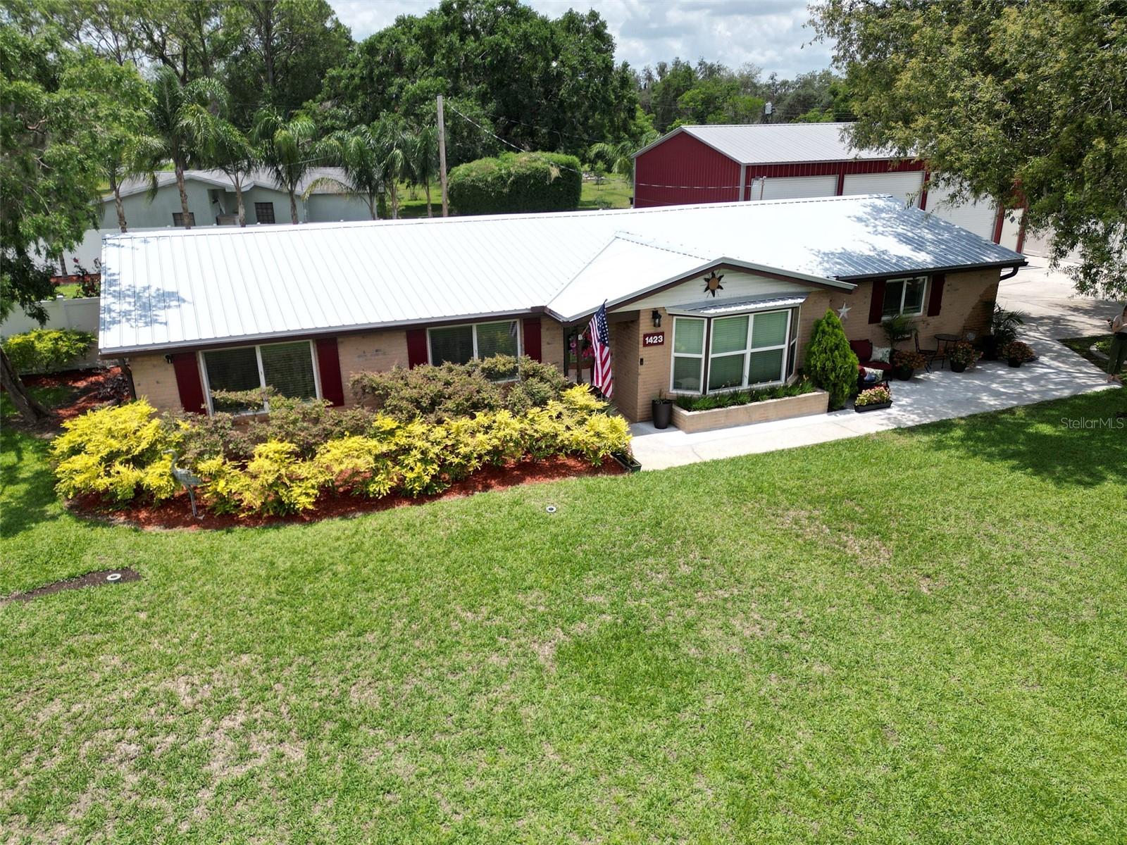 Image 2 of 55 For 1423 Spruce Road N