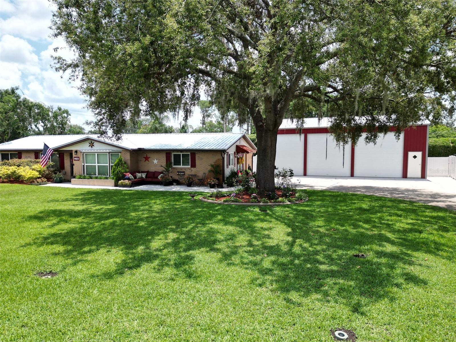 Image 7 of 55 For 1423 Spruce Road N