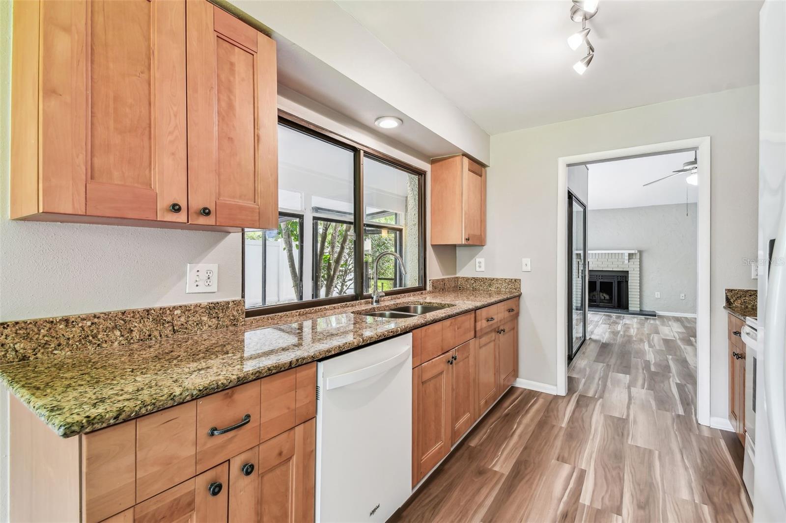 Image 5 of 21 For 13501 Palmwood Lane 0