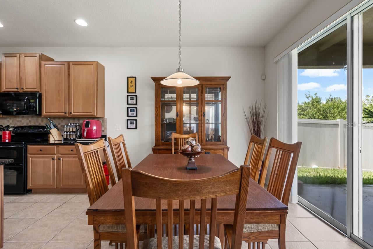Image 10 of 33 For 1517 Yale Castle Court