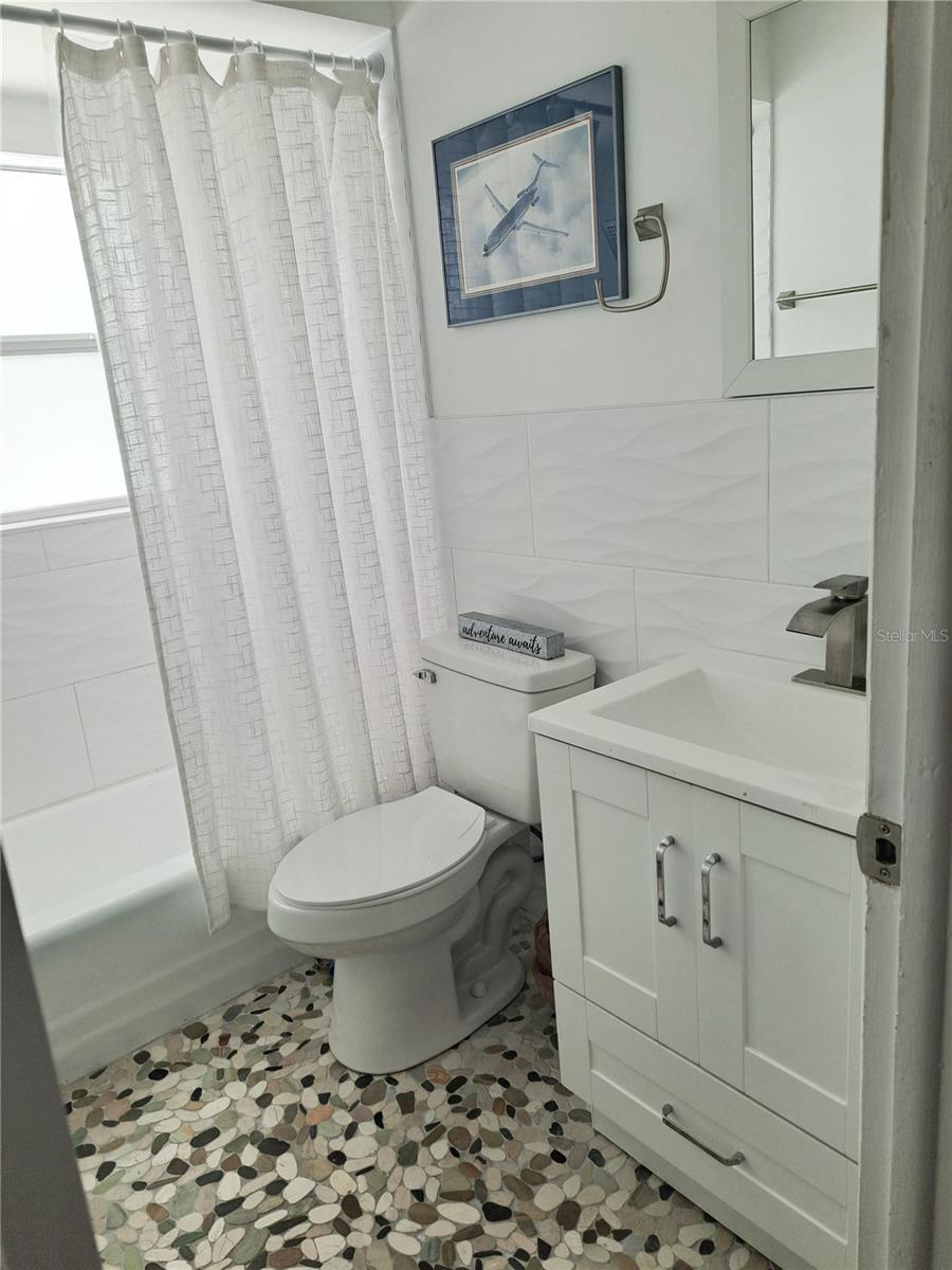 Image 6 of 35 For 12176 Croft Drive