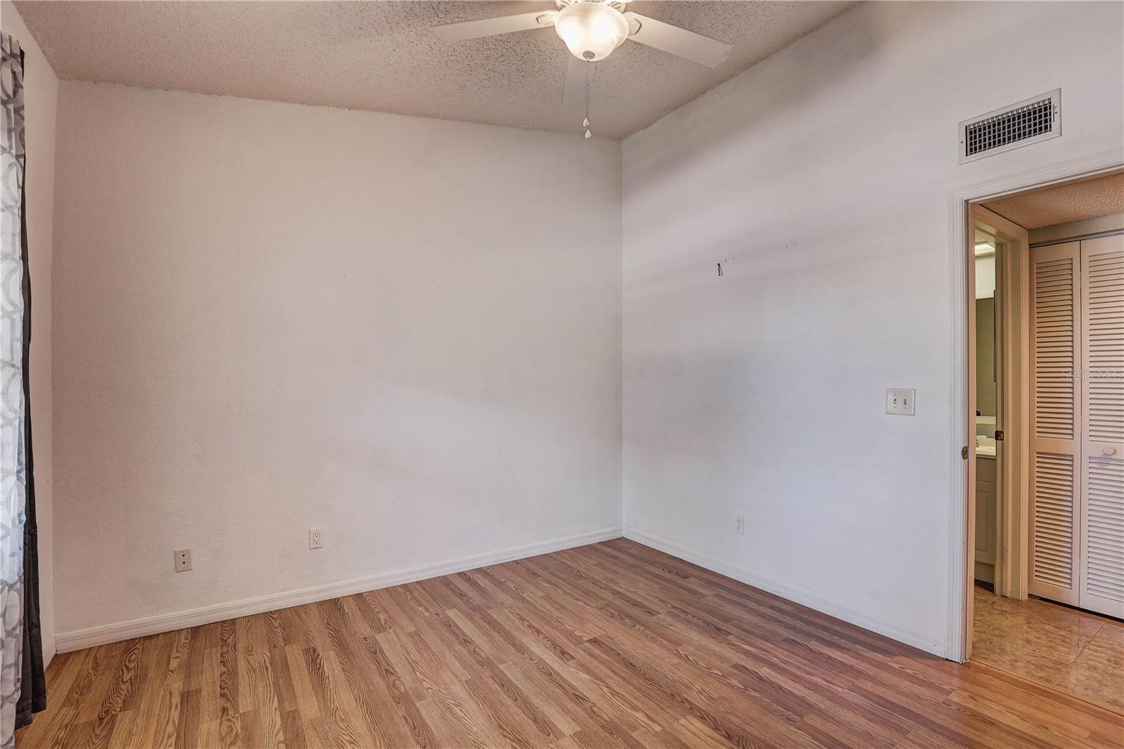 Image 26 of 37 For 11800 Park Boulevard 208