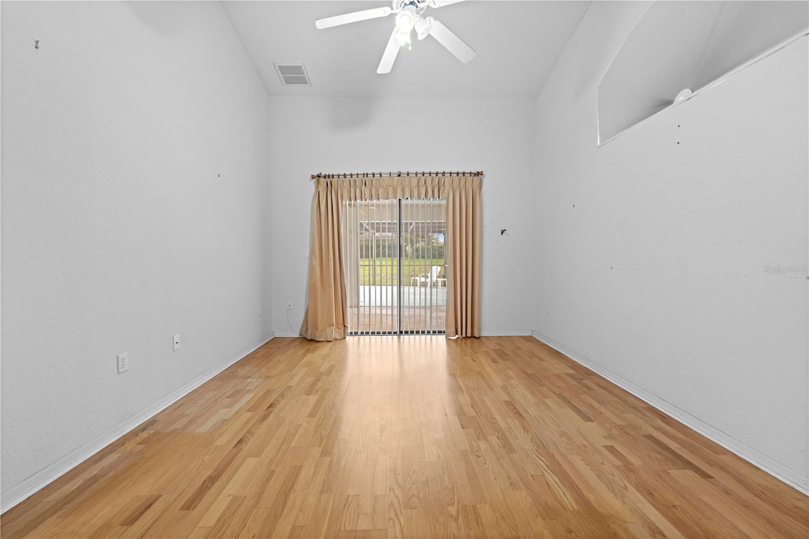 Image 15 of 63 For 206 Forest Wood Court