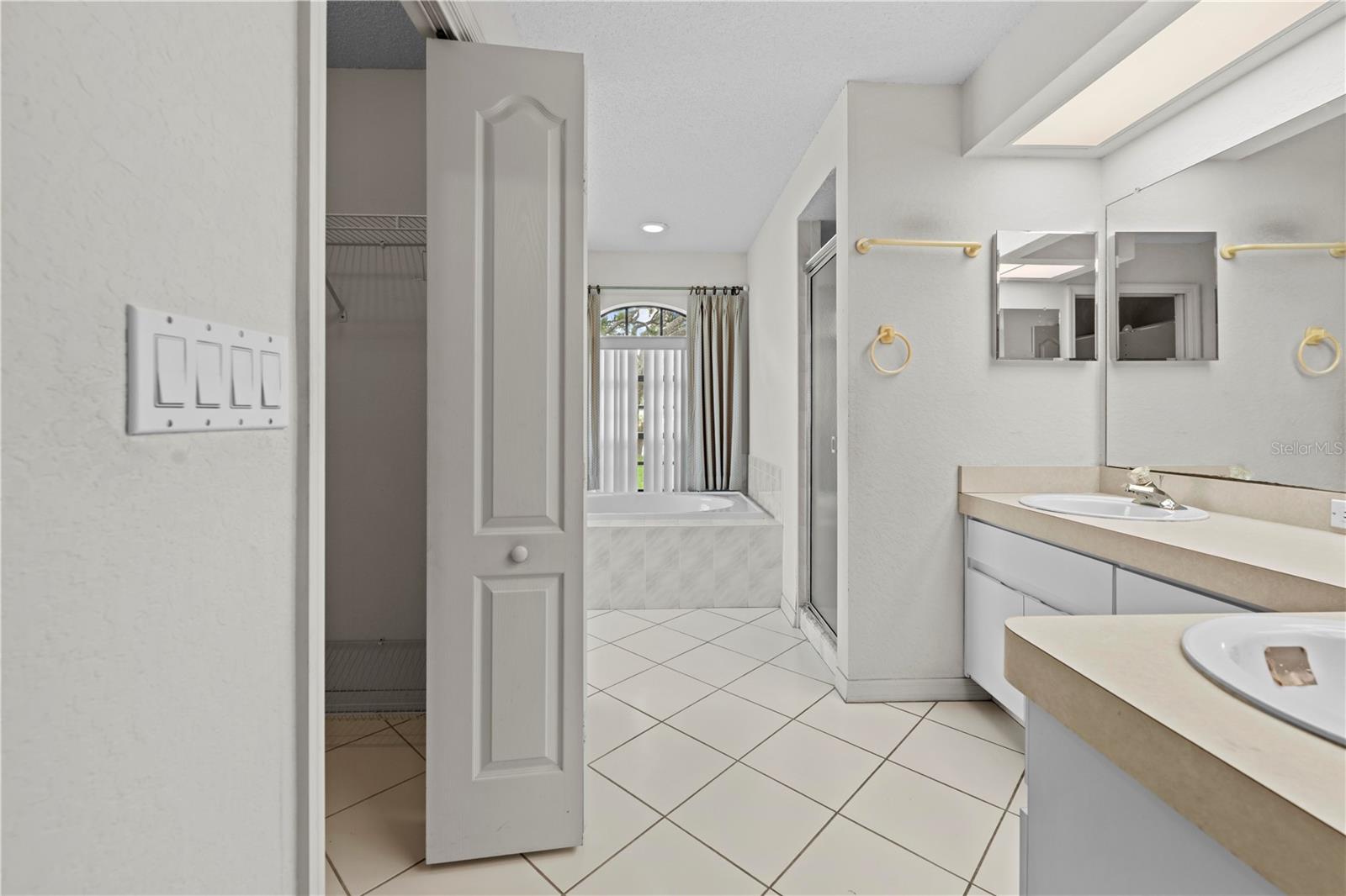 Image 19 of 63 For 206 Forest Wood Court