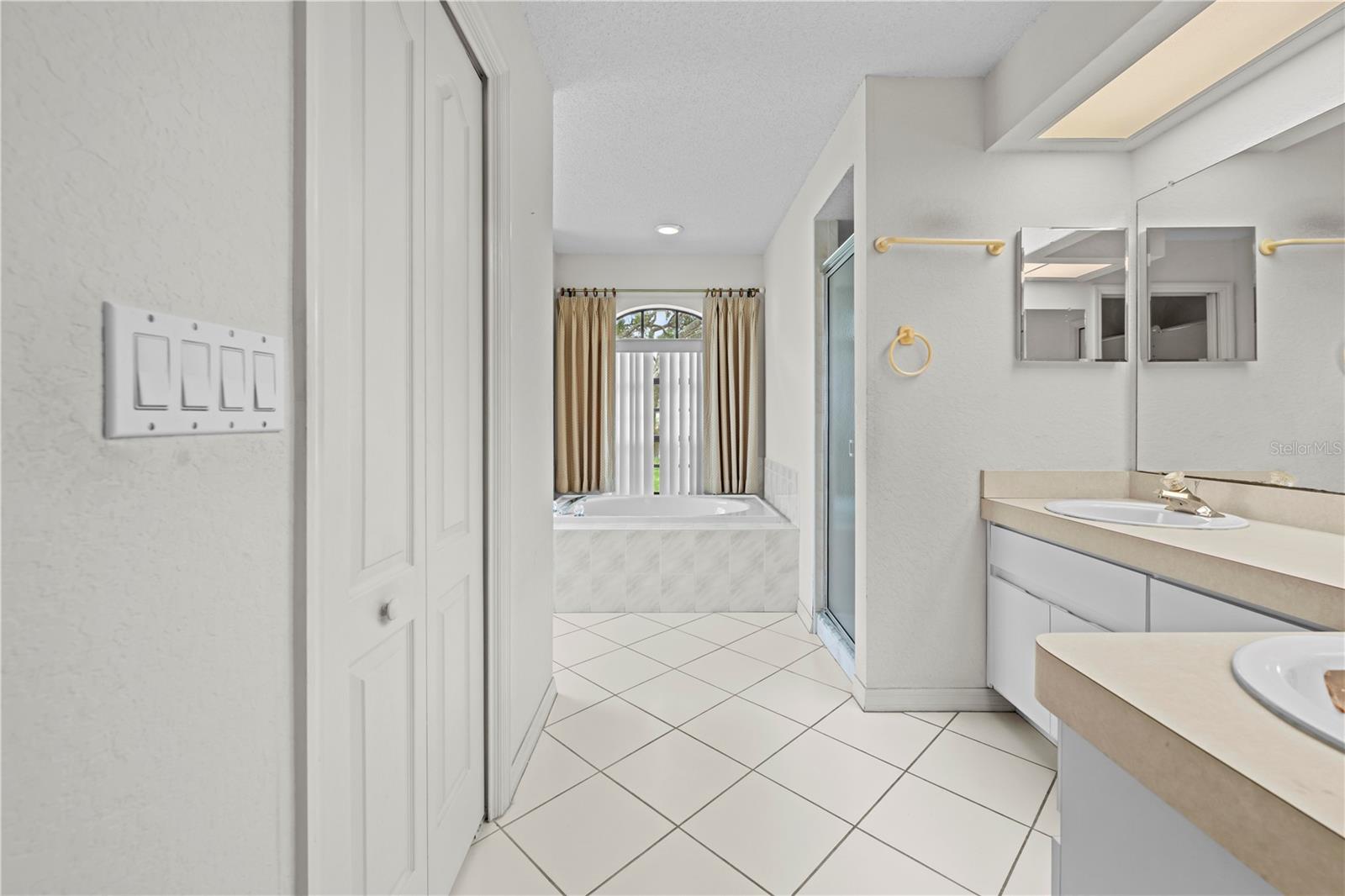 Image 21 of 63 For 206 Forest Wood Court