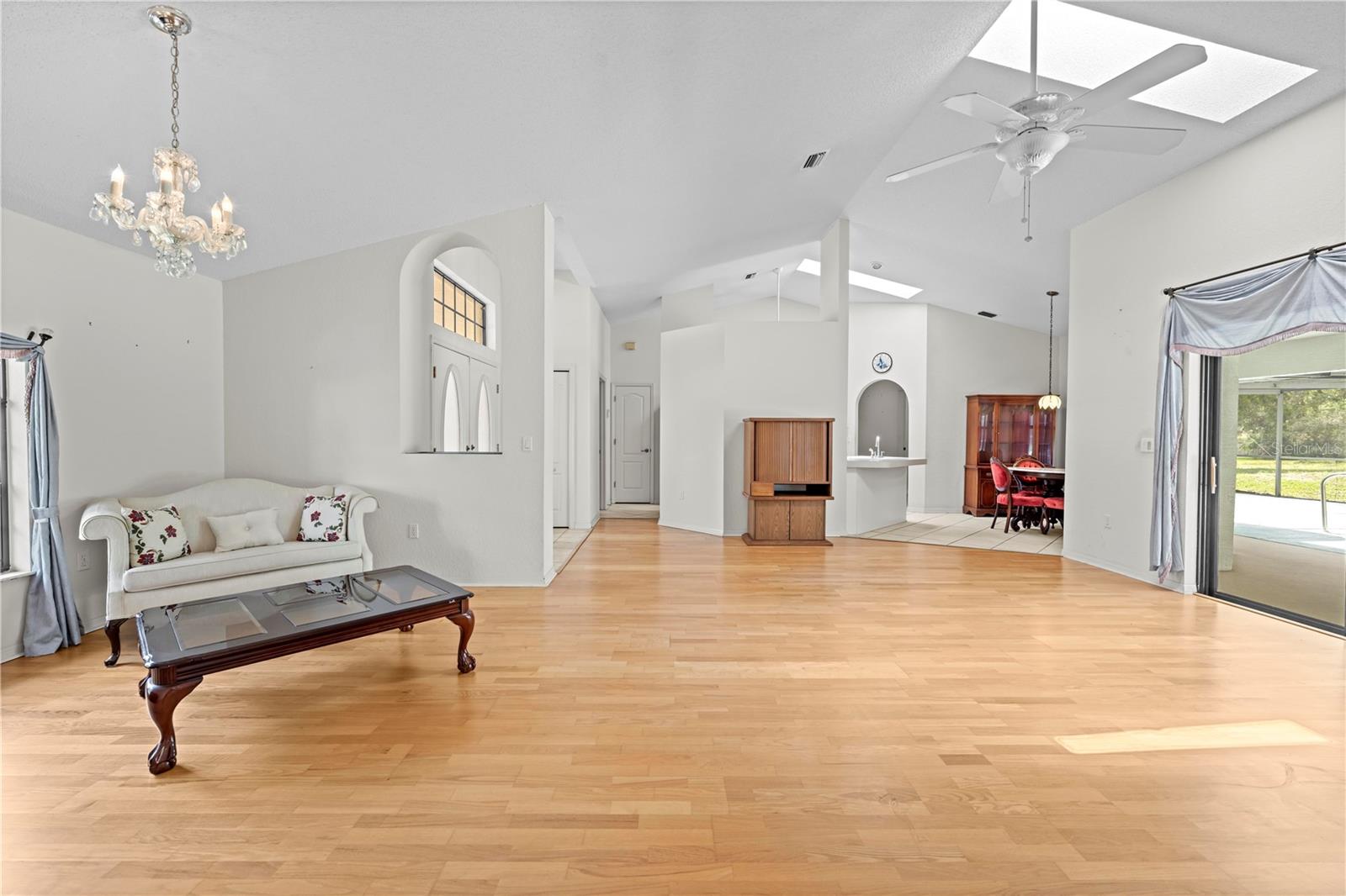 Image 35 of 63 For 206 Forest Wood Court