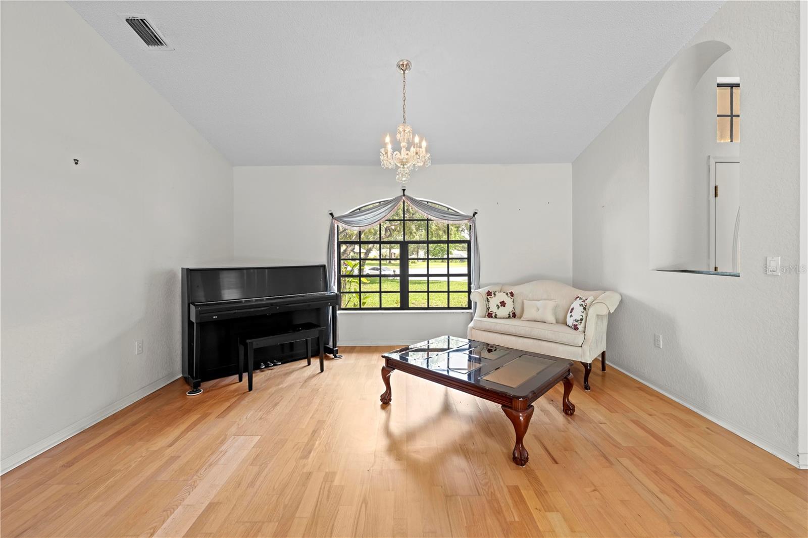 Image 37 of 63 For 206 Forest Wood Court