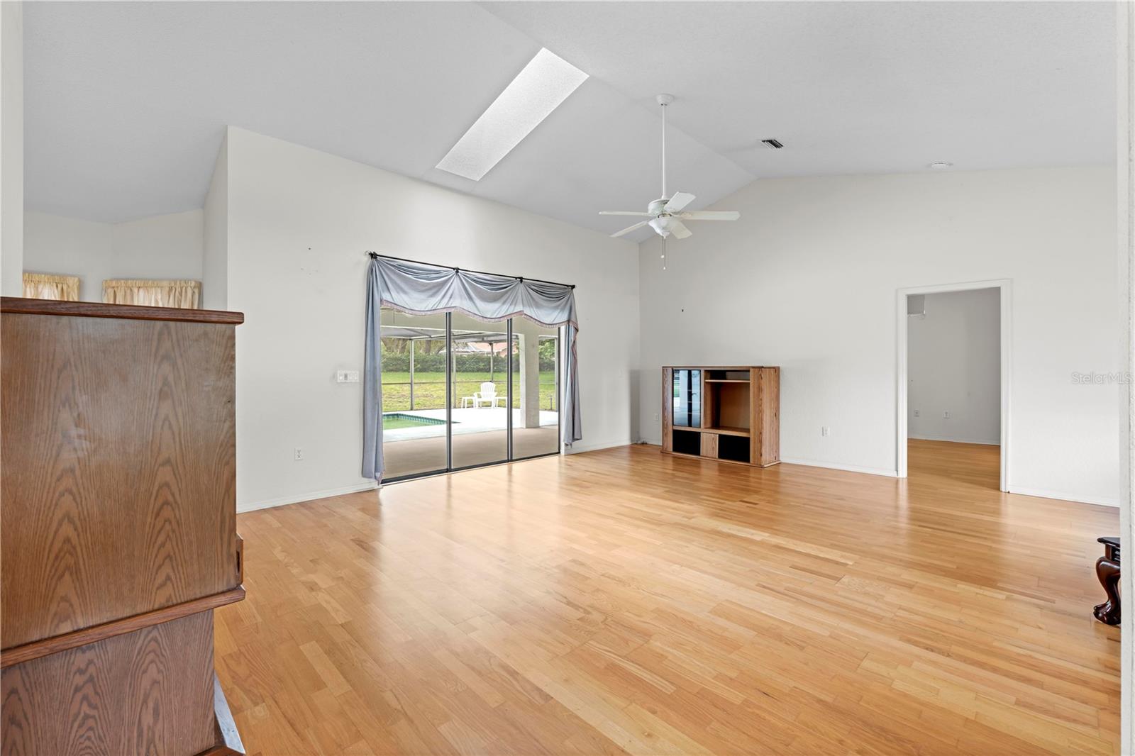 Image 40 of 63 For 206 Forest Wood Court