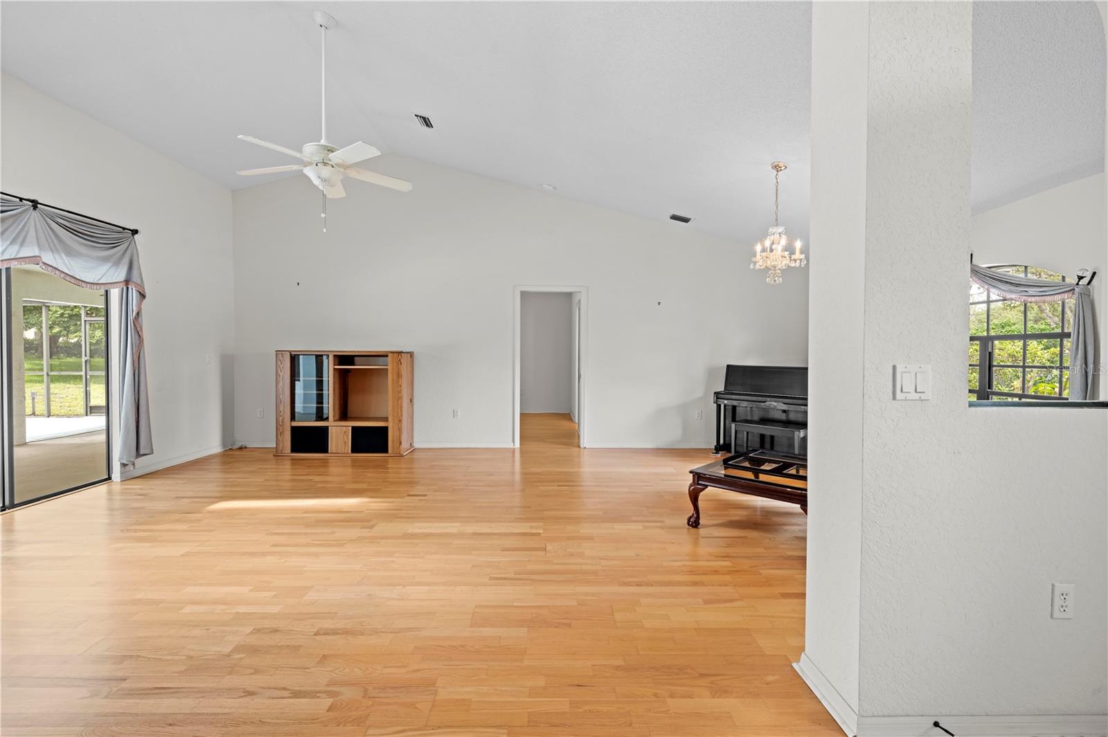 Image 41 of 63 For 206 Forest Wood Court