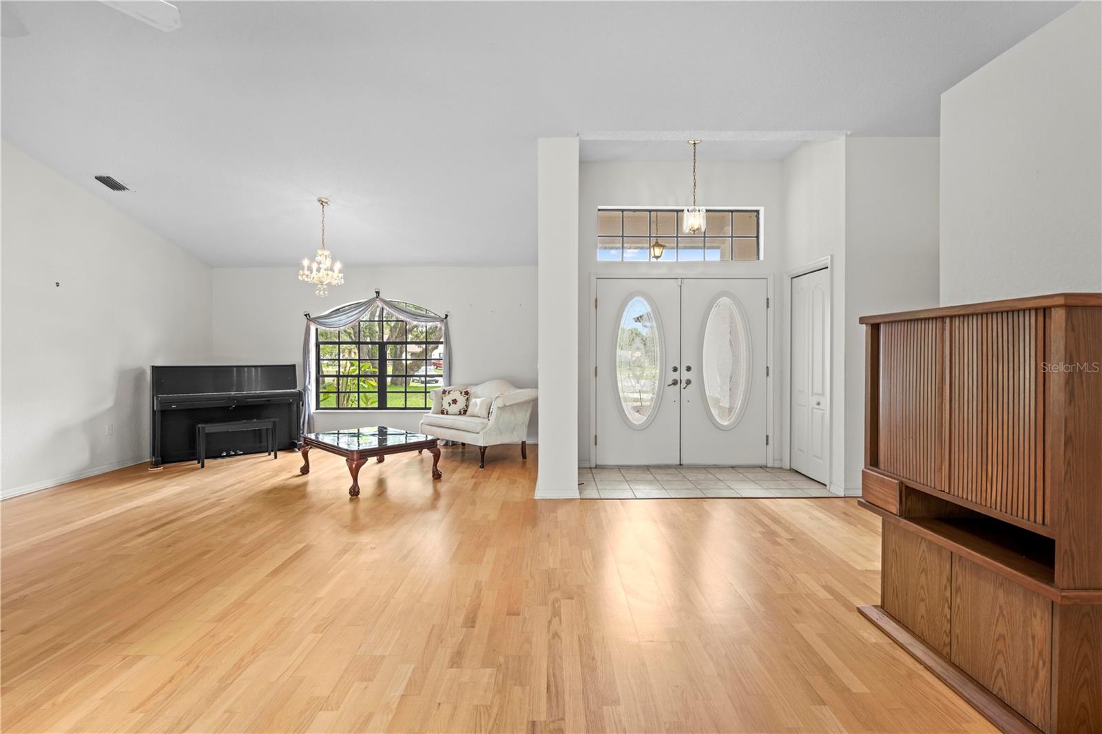Image 43 of 63 For 206 Forest Wood Court