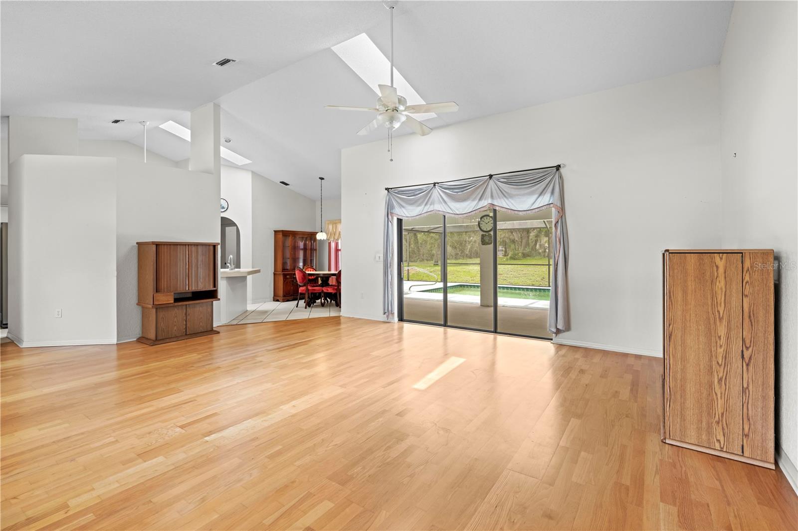 Image 46 of 63 For 206 Forest Wood Court