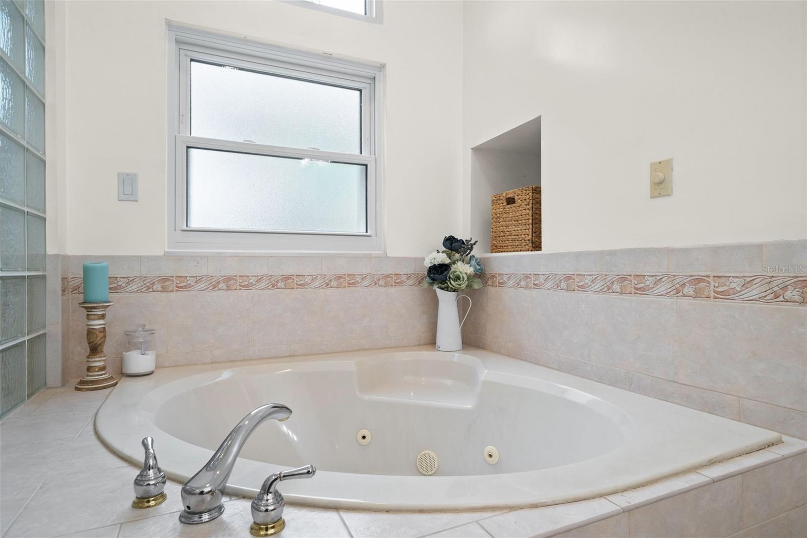 Image 19 of 35 For 6618 12th Street N
