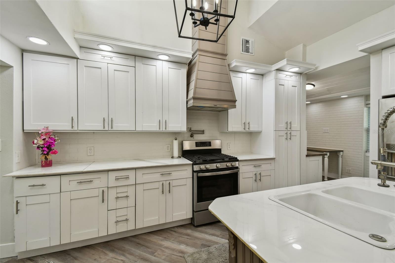 Image 21 of 96 For 816 9th Avenue Sw
