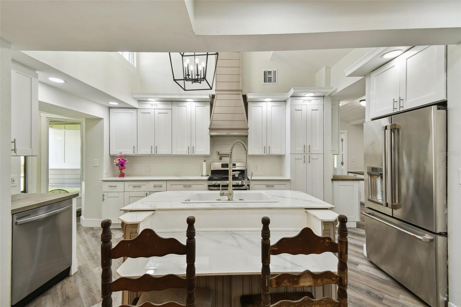 Image 23 of 96 For 816 9th Avenue Sw