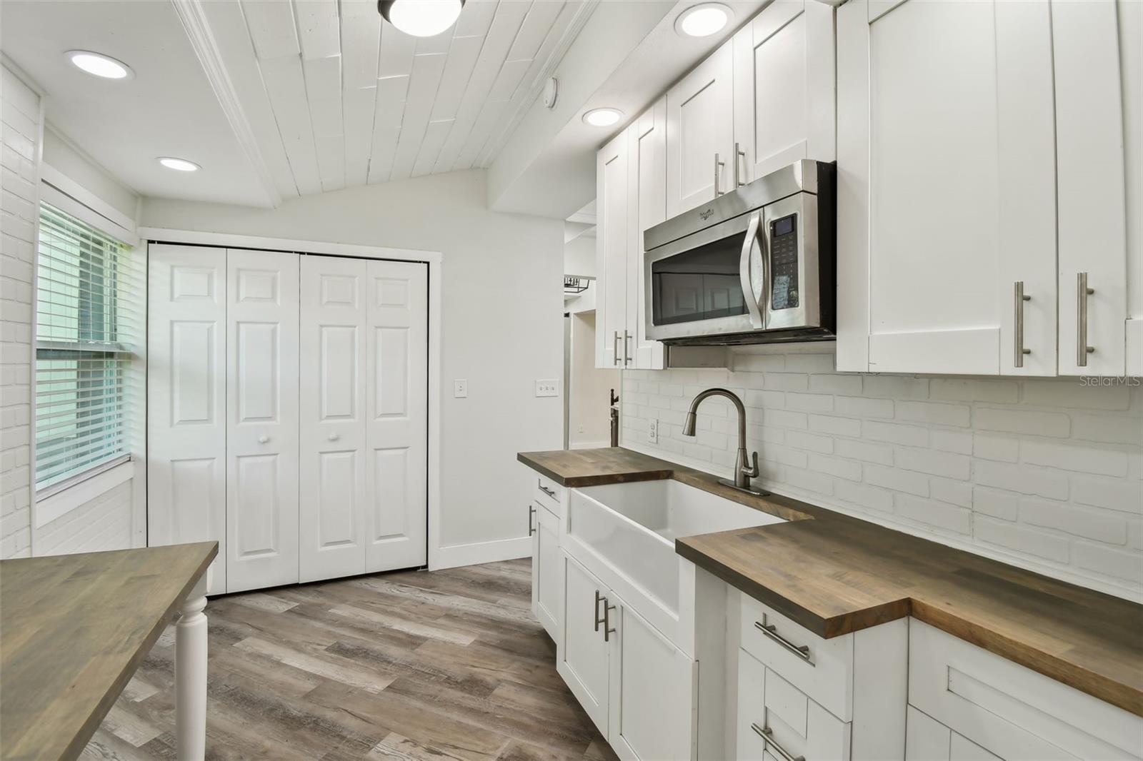 Image 4 of 96 For 816 9th Avenue Sw