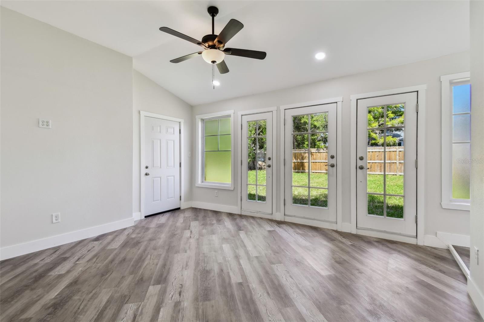 Image 42 of 96 For 816 9th Avenue Sw