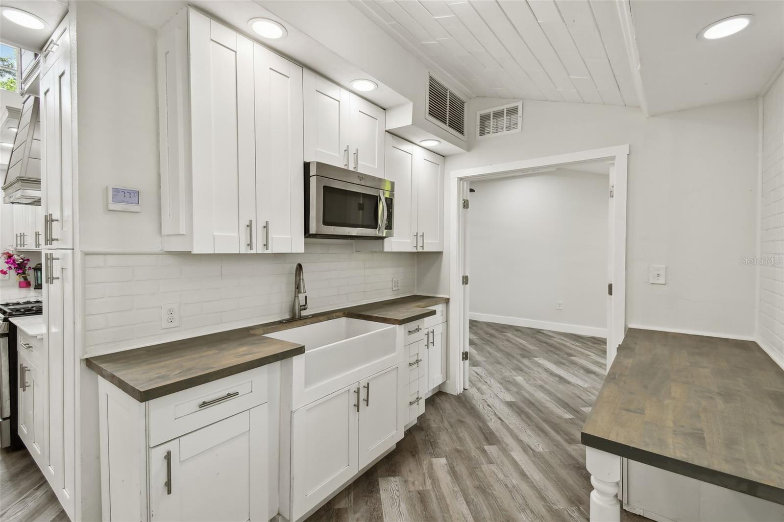 Image 54 of 96 For 816 9th Avenue Sw