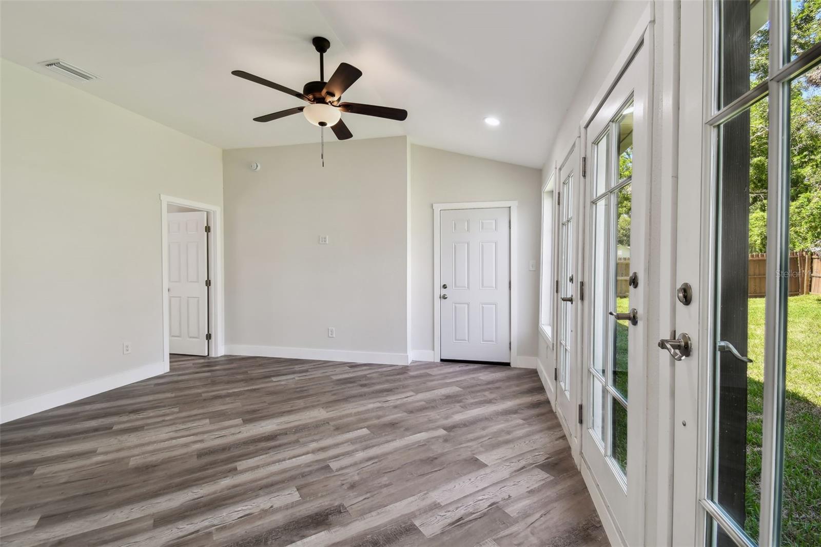 Image 6 of 96 For 816 9th Avenue Sw