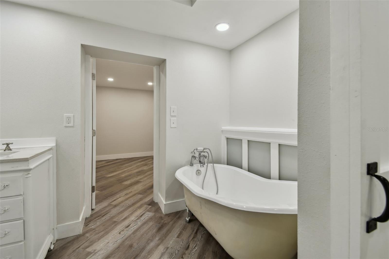 Image 62 of 96 For 816 9th Avenue Sw