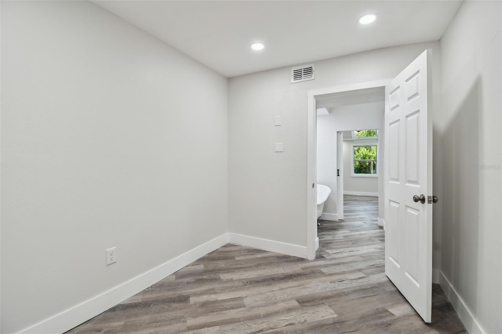 Image 74 of 96 For 816 9th Avenue Sw