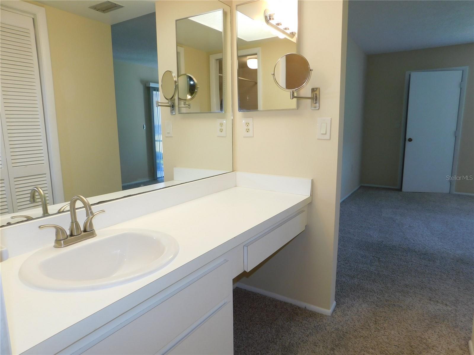 Image 17 of 29 For 111 Lakeview Place