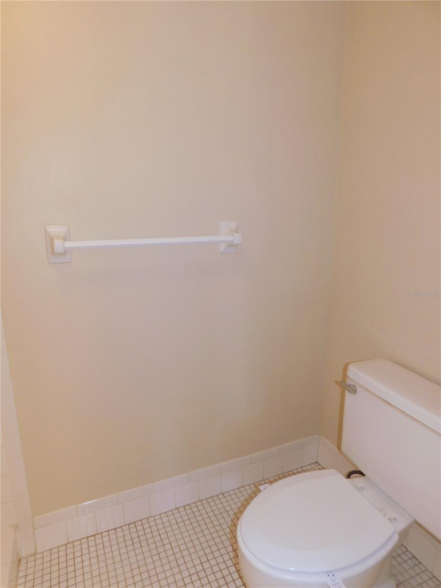 Image 21 of 29 For 111 Lakeview Place