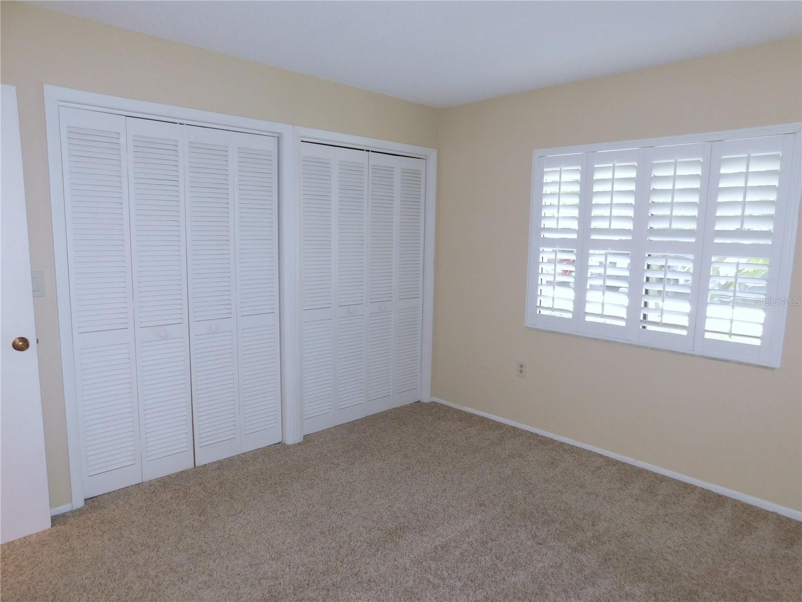 Image 22 of 29 For 111 Lakeview Place