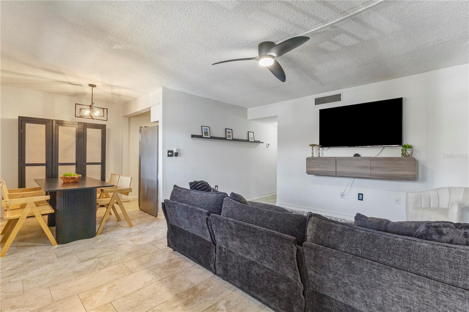 Image 5 of 21 For 6370 1st Street N 202