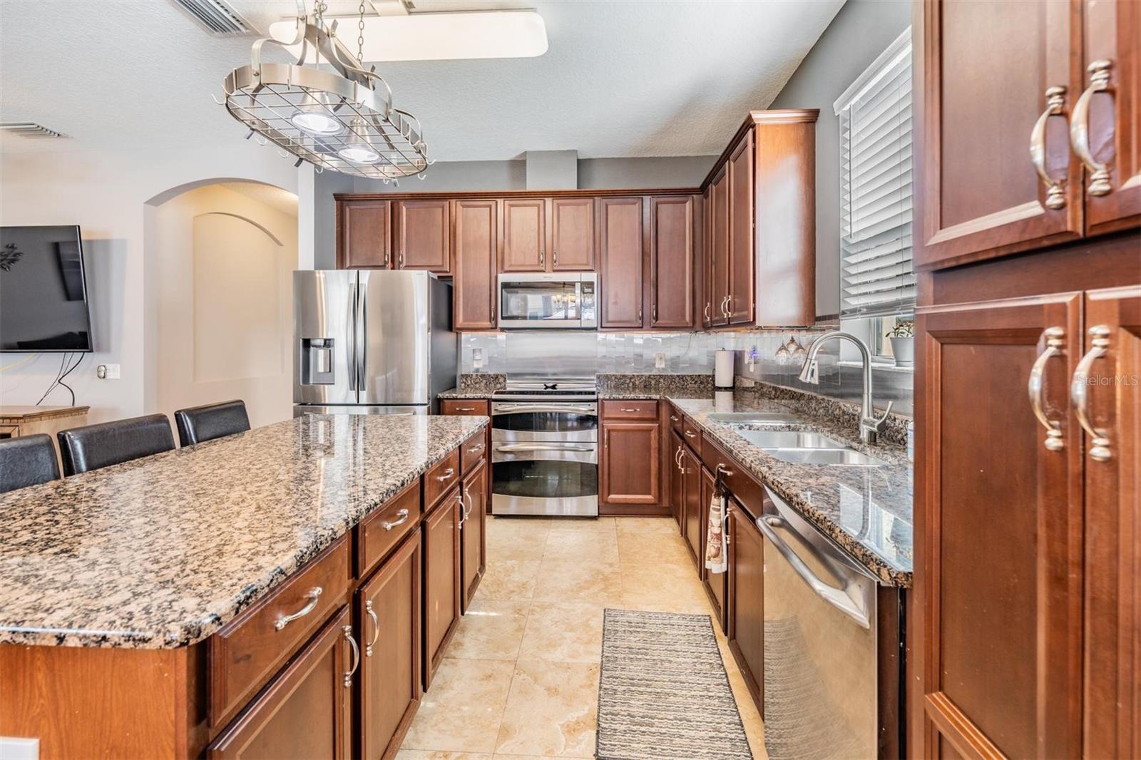 Listing photo id 8 for 1524 Rhodeswell Lane